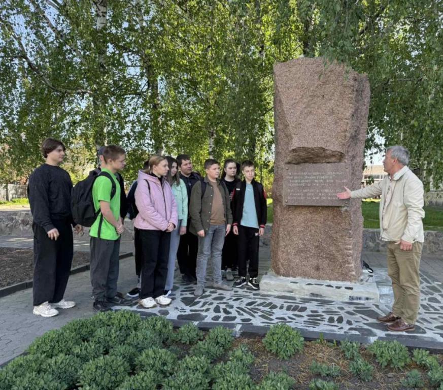 ПАМ’ЯТАЄМО, ВШАНОВУЄМО, ПЕРЕМАГАЄМО: СТУДЕНТИ КОЛЕДЖУ ПРО ГЕРОЇВ МИНУЛОГО І БОРОТЬБУ СЬОГОДЕННЯ