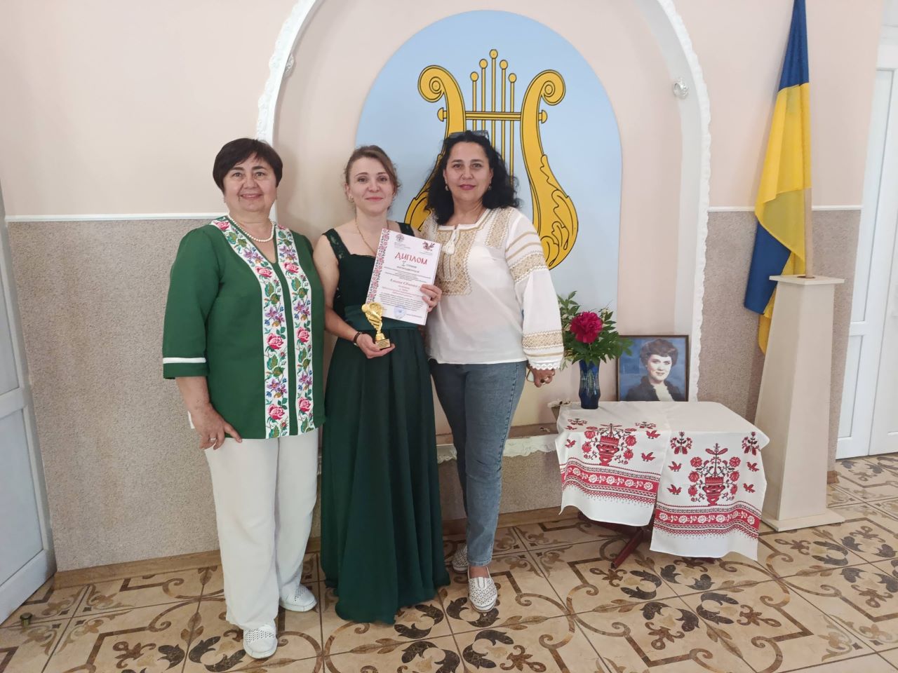«Сміються, плачуть солов’ї»
