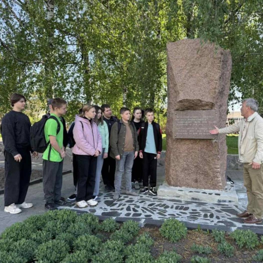 ПАМ’ЯТАЄМО, ВШАНОВУЄМО, ПЕРЕМАГАЄМО: СТУДЕНТИ КОЛЕДЖУ ПРО ГЕРОЇВ МИНУЛОГО І БОРОТЬБУ СЬОГОДЕННЯ